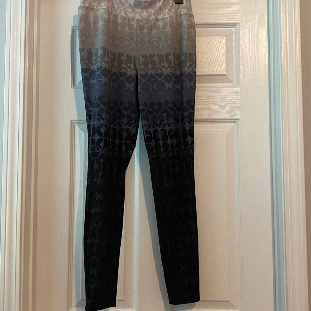 new directions Gray Ombre Geometric Leggings